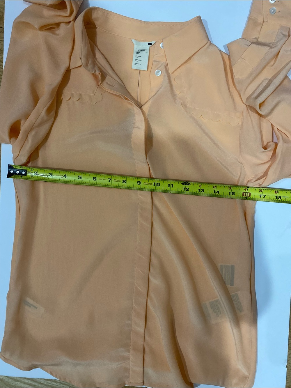 Levi's 100% Silk Collar Button-Down Top - Picture 4 of 11